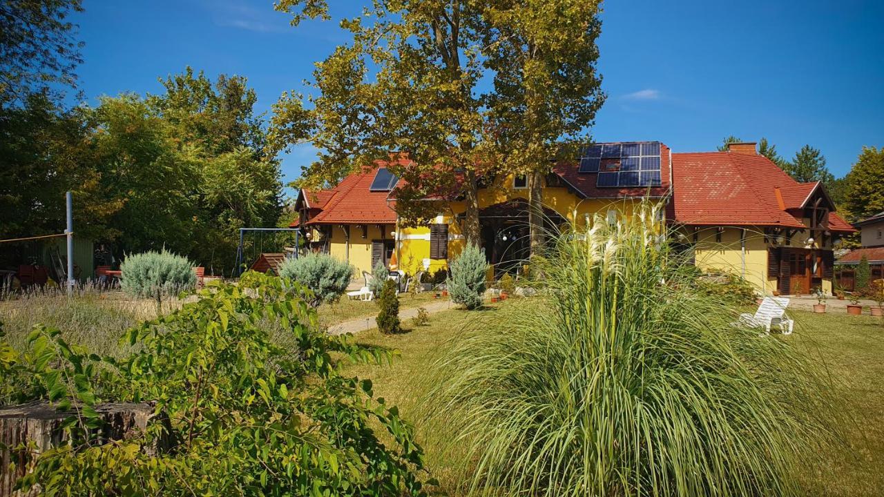 Harmonia Apartmanhaz * Balatonlelle